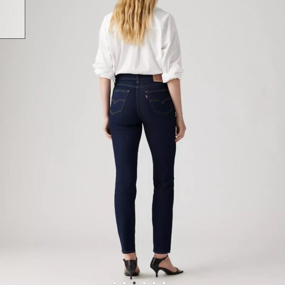 Almost NEW Levi's Women's 724 High Rise Straight Jeans Cast Shadows 29W x 32L - Picture 2 of 7
